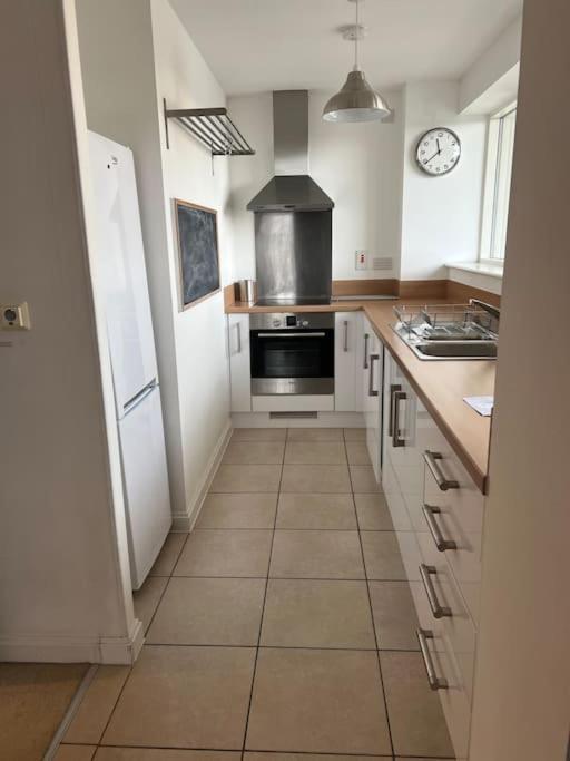 Cosy Apartment Cardiff Bay 5 Mins To Centre Exterior photo