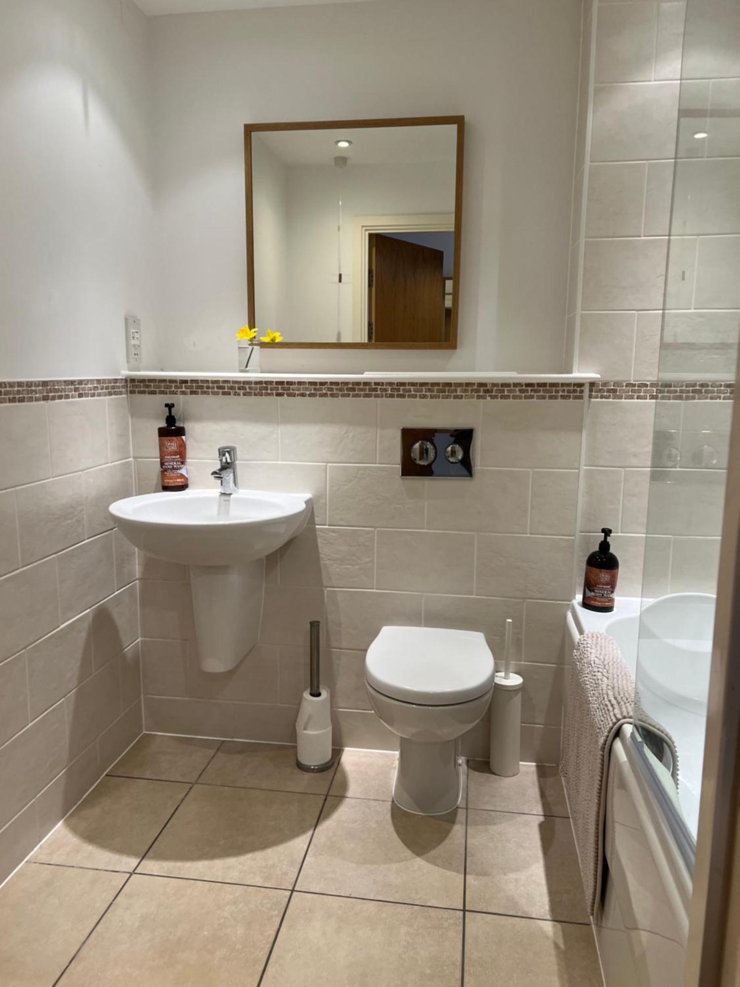 Cosy Apartment Cardiff Bay 5 Mins To Centre Exterior photo