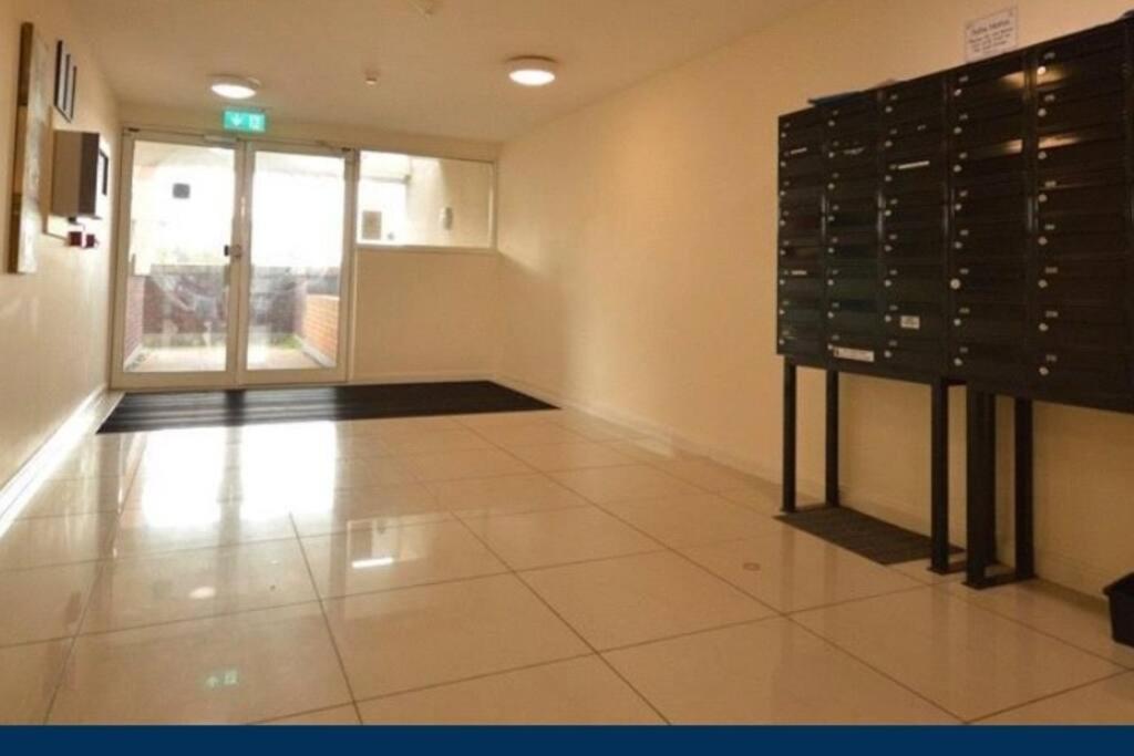 Cosy Apartment Cardiff Bay 5 Mins To Centre Exterior photo